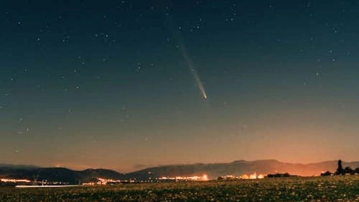 El cometa C/2025 R2 SWAN: un viajero cósmico de 20 milenios.