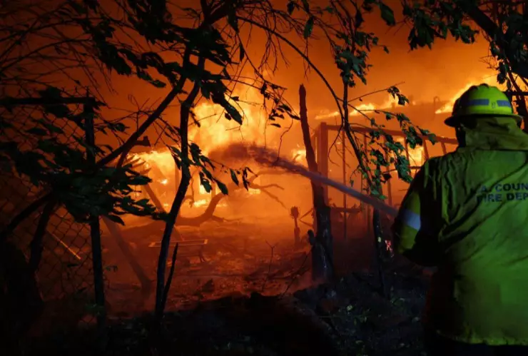 Hectáreas son consumidas por incendios en Los Ángeles