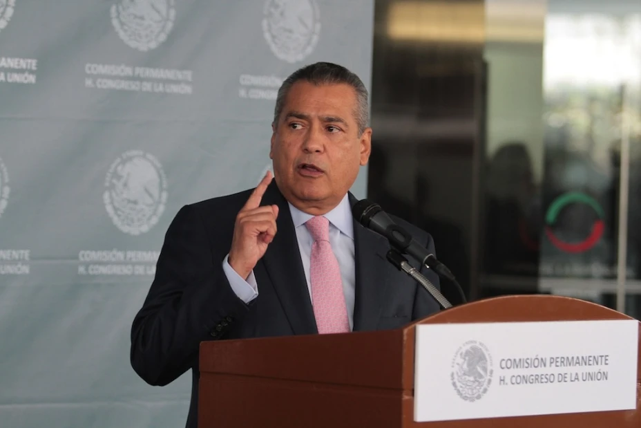 Hermano de Manlio Fabio Beltrones