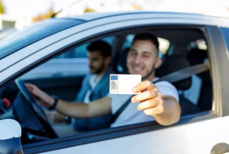 Cómo se puede renovar la licencia de conducir permanente en CDMX