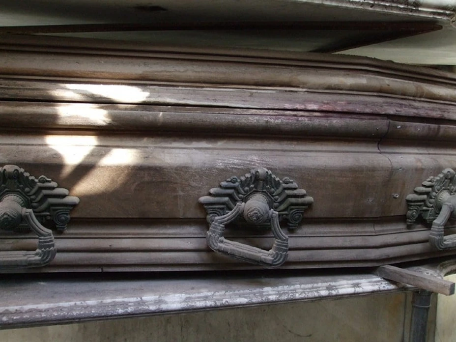 Reo intentó ingresar al penal de Santa Marta Acatitla un teléfono celular, utilizando el ataúd de su madre