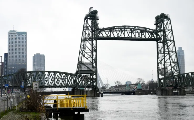 holanda puente historico yate jeff bezos