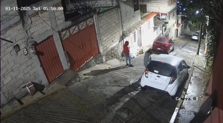 video-robo-auto-spark-naucalpan-edomex-sujeros-calle-oscura-auto-estacionado