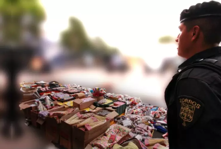 La SSC-CDMX pondrá en marcha una adaptación del Operativo Cometa para inhibir el comercio de pirotecnia en calles de las 16 demarcaciones de la CDMX durante la temporada navideña.