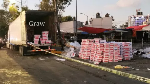 Aseguran tráiler con reporte de robo en Edomex; 12 personas detenidas
