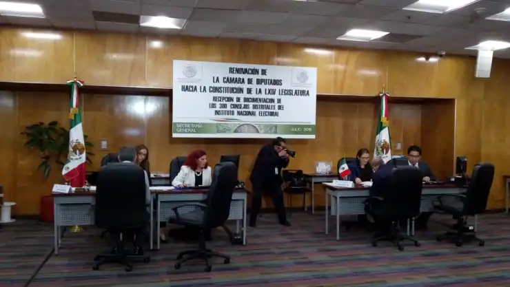 Entrega de constancias de mayoría