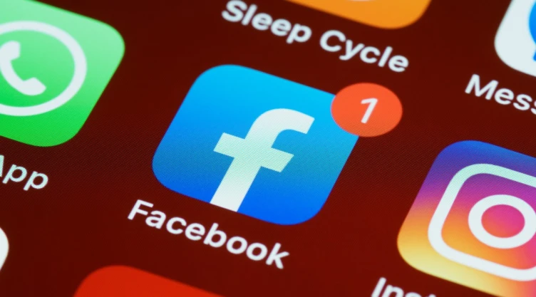 caida WhatsApp Instagram Facebook.jpg