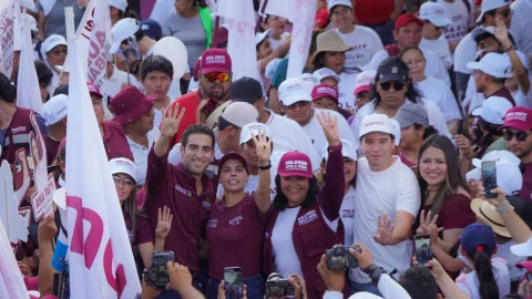 Gino Segura recorrió las calles de Cancún junto a Ana Paty Peralta, candidata a la presidencia municipal de Benito Juárez
