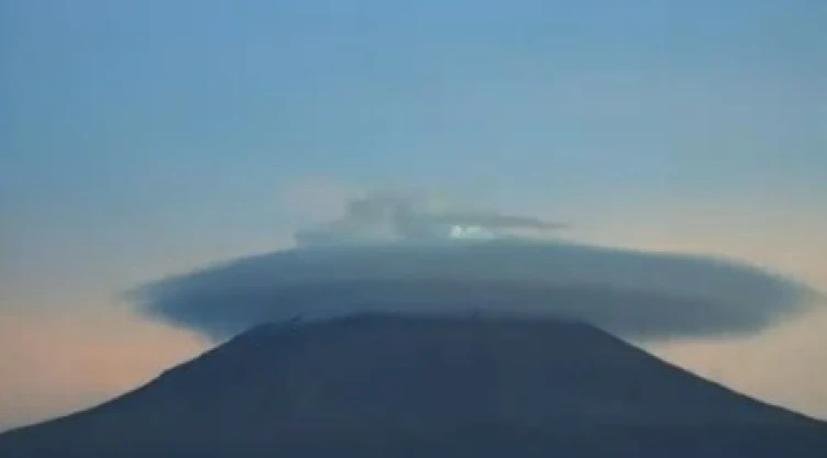 VIDEO ¿Qué son las nubes lenticulares El extraño fenómeno que apareció en el volcán Popocatépetl