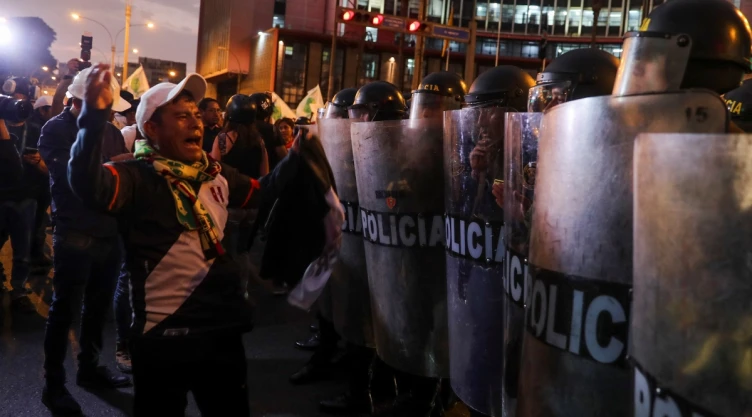 Cierran aeropuerto de Cusco por protestas en Perú