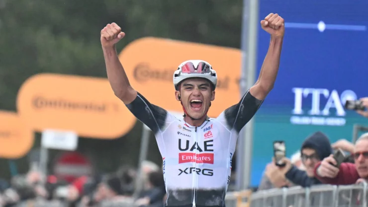 Isaac Del Toro da un golpe de autoridad en el ciclismo mundial con triunfo en Milán-Turín.jpg