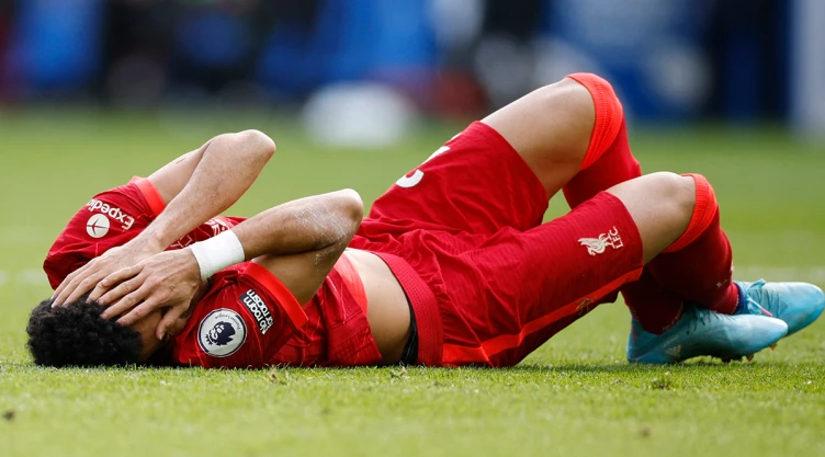 Luis Díaz golpeado en la cabeza