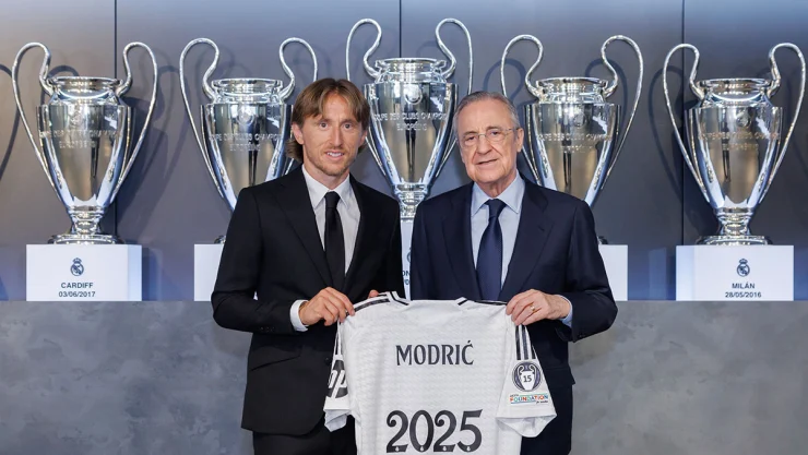 Luka Modric y Florentino Pérez