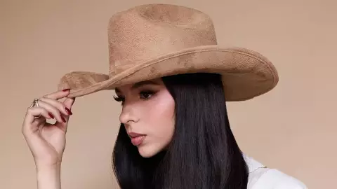 Critican a Ángela Aguilar tras estrenar su sencillo “Nadie se va como llegó"