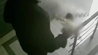 Un padre pateó a su hija de 3 años.png