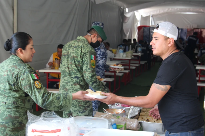 Todos nuestros voluntarios agradecen su enorme apoyo y comida.