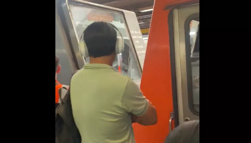 Tren remolca a otro en Línea 5