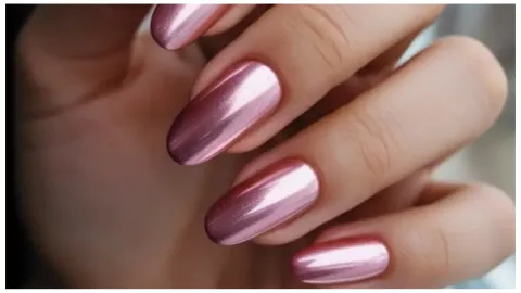 diseños de uñas marzo 2026 chrome