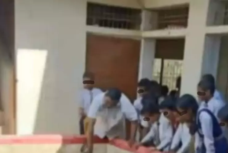 maestro-niño-castigo (1).jpg