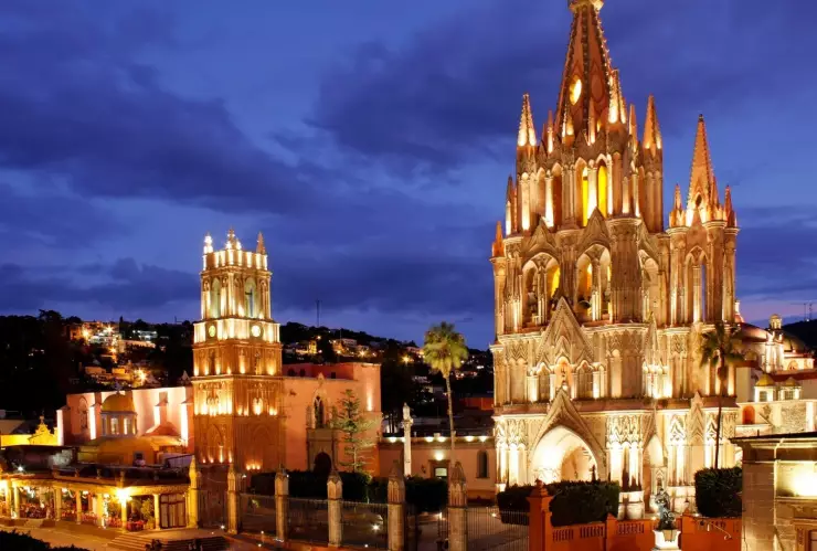 En Año Nuevo, en el Pueblo Mágico de San Miguel de Allende se ilumina con tradiciones, música y un ambiente mágico que se vive en cada calle.