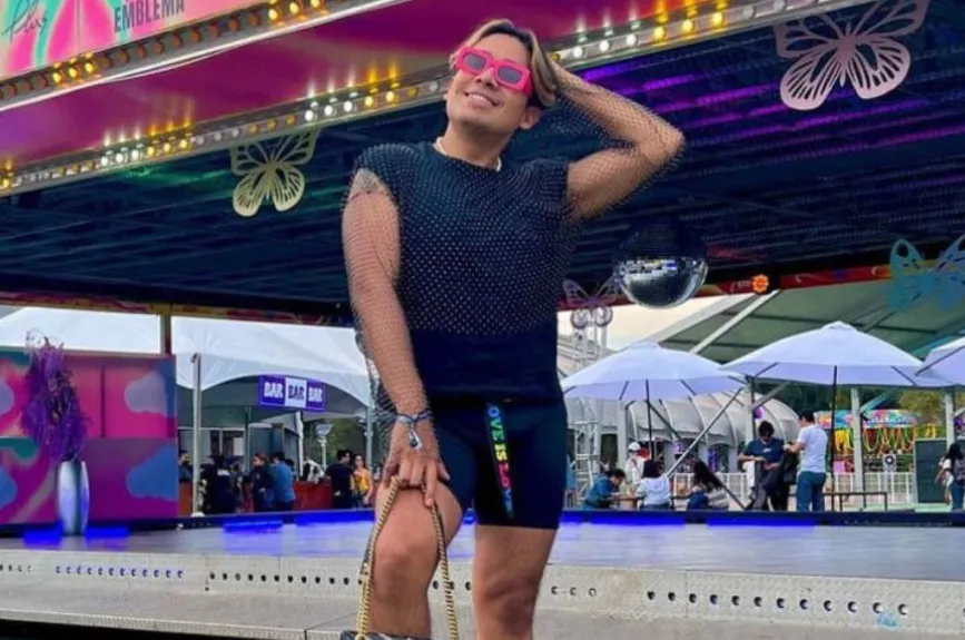 Ricardo lentes rosas.jpg
