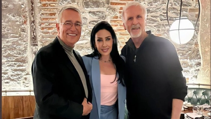 Ricardo Salinas Pliego y el cineasta James Cameron