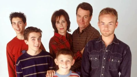 Frankie Muniz sorprendió a Bryan Cranston con un gran regalo y su reacción se hizo viral en redes