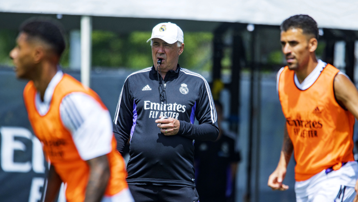 Carlo Ancelotti en el entrenamiento del Real Madrid