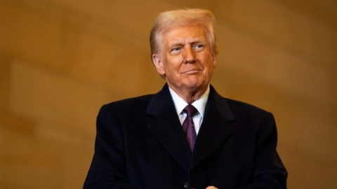 Proponen incluir la imagen de Donald Trump en el billete de 100 dólares