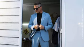 Alejandro de traje.jpg