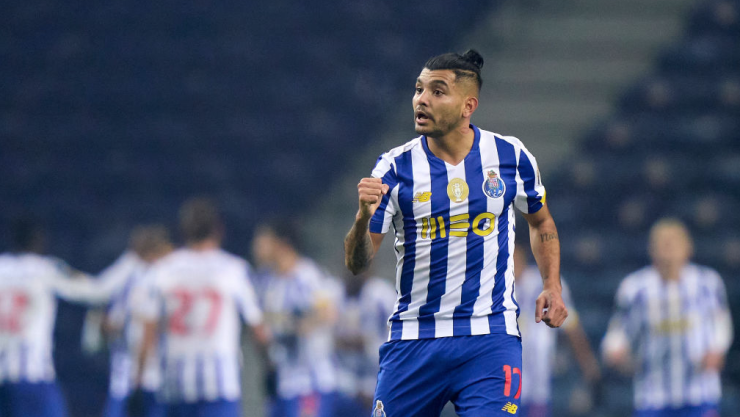 Brutal asistencia de Tecatito’Corona en el Cl&aacute;sico de Portugal