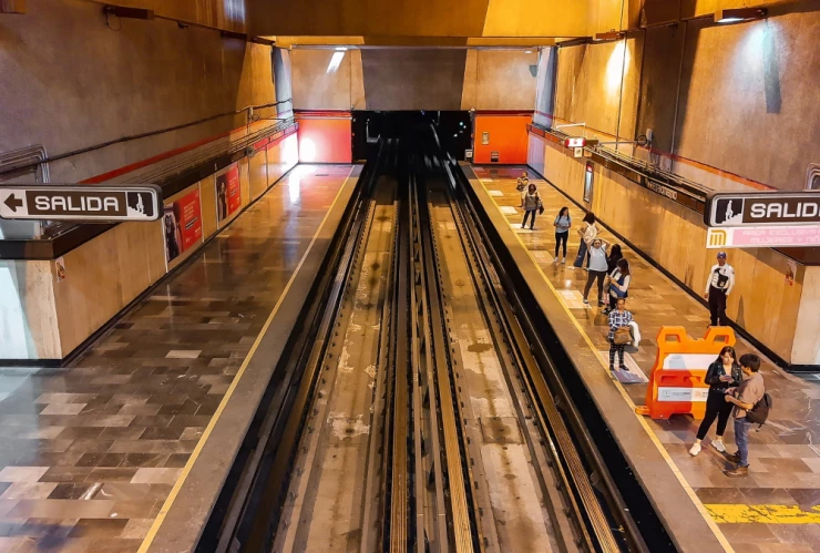 Toma precauciones. La mitad de la red del sistema metro está afectada.