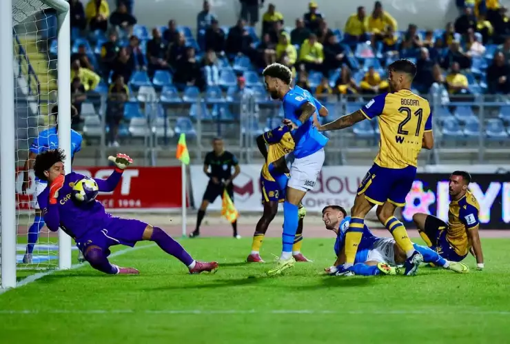 Memo Ochoa en el AEL Limassol vs Pafos