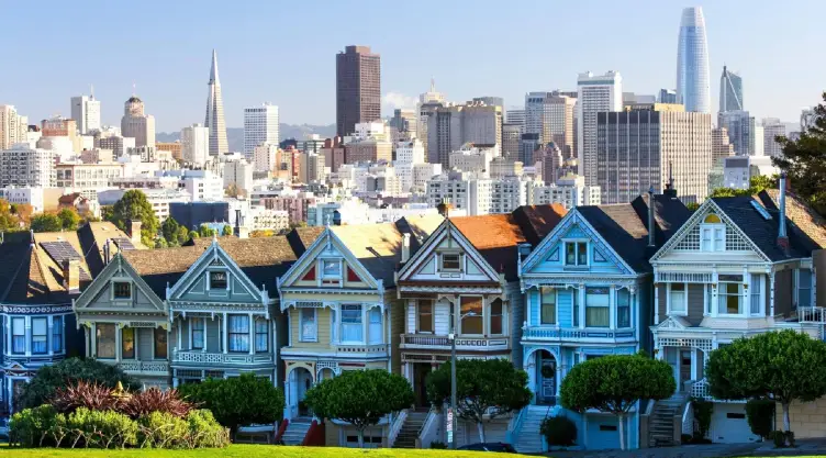 Una imagen de las características casas que tiene la hermosa ciudad de San Francisco en California