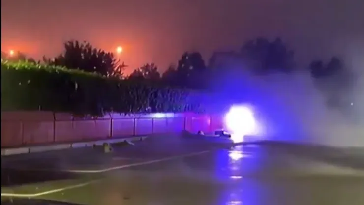 VIDEO Qué es eso Impacta avistamiento de un rayo globular en estacionamiento