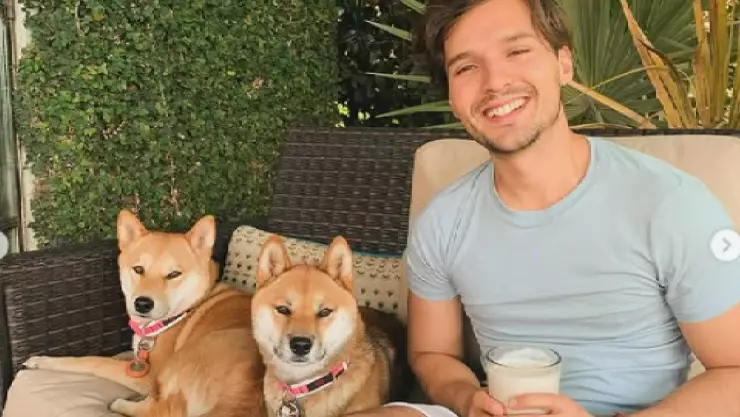 Exnovias de Memo Aponte exhiben presuntos maltratos del actor a sus mascotas