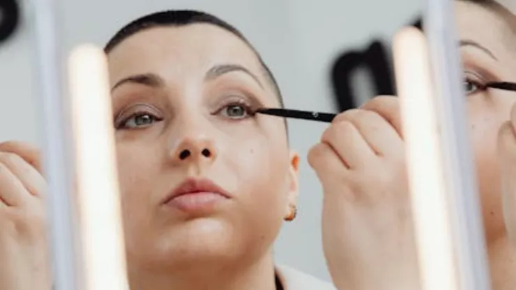 Este es el maquillaje perfecto que agranda los ojos y está en tendencia