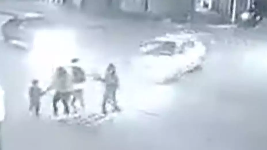 Taxista atropella a 11 personas en Colombia