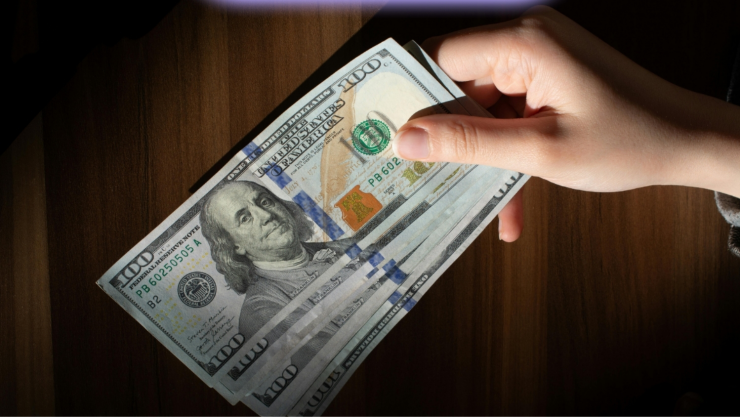 El ‘superpeso’ le hace frente al dólar.jpg