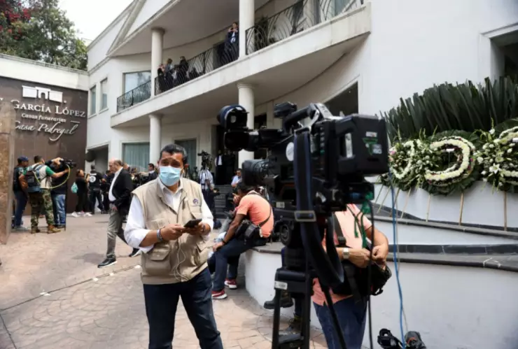 Velan restos de _Chabelo_ en funeraria en la CDMX
