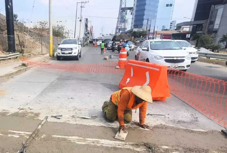 Reporta cierre parcial en el puente del Bulevar Municipio Libre-Río Atoyac hoy