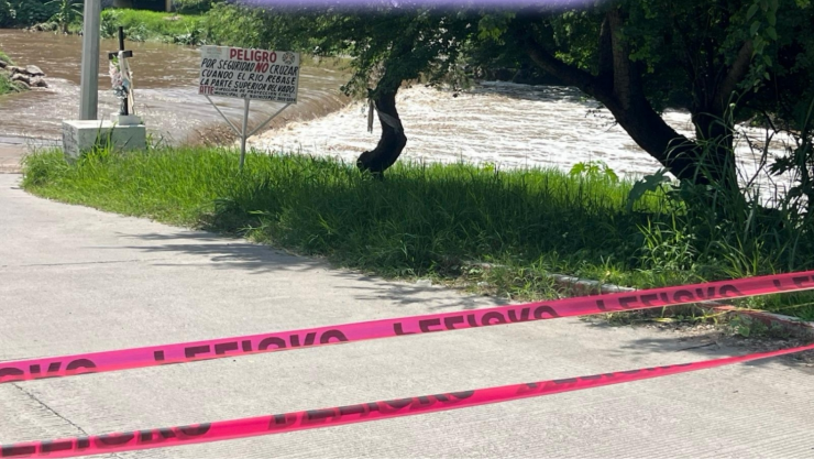 Desbordamiento del río Apatlaco deja afectaciones en decenas de viviendas.