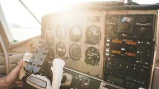 Falsifica documentos y vuela como capitán por toda Europa.png