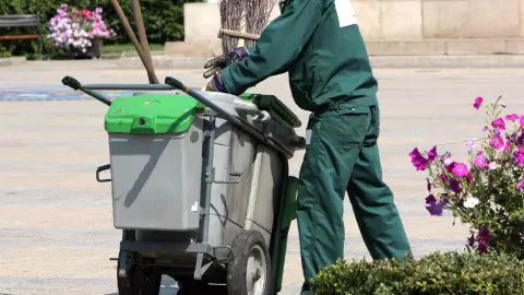 Barrendero se vuelve viral tras frustrar el robo de un vehículo