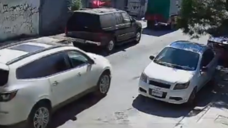 Camioneta atropella a niña