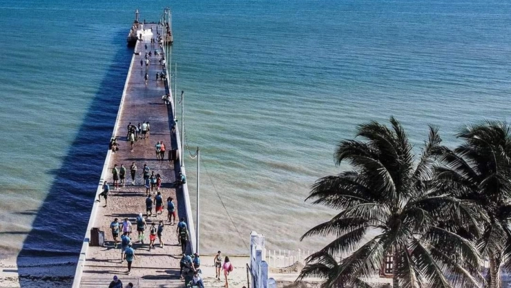 Está a 45 minutos de Mérida, es el epicentro de un meteorito y es la joya la vida nocturna de Yucatán