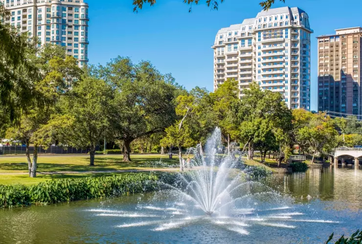 Fuente de agua en parque de Dallas, Texas