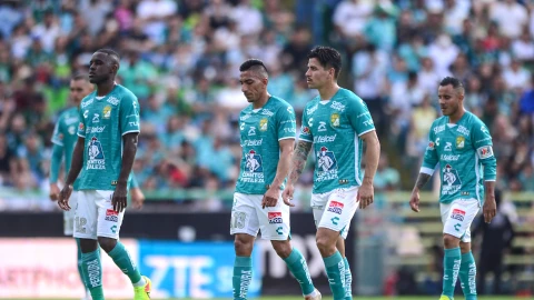 &Aacute;ngel Mena en un juego con el Club Le&oacute;n
