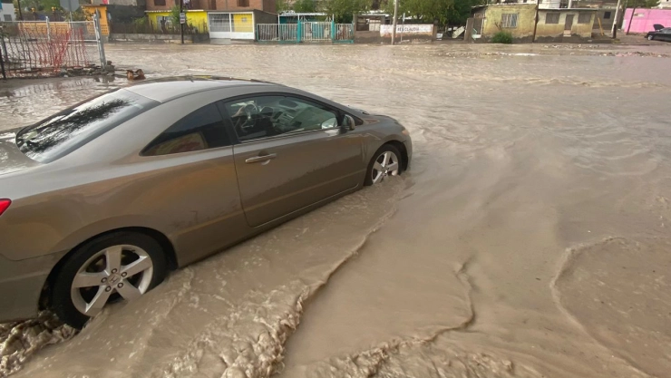carro inundado.jpg