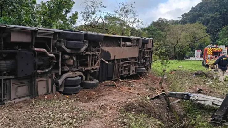 ¡DESTROZADO! Así quedó el AUTOBÚS de Secretaría de Salud donde MURIERON 23 PACIENTES